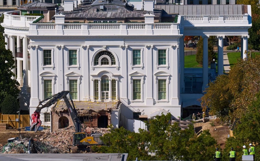 White House East Wing Demolished as Trump’s Ballroom Construction Begins