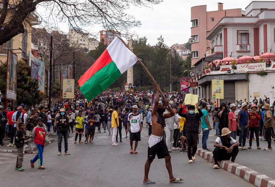 A protestor waves a Malagasy flag during a demonstration against frequent power outages and water shortages, within Antaninandro neighbourhood, in Antananarivo, Madagascar, September 30, 2025.