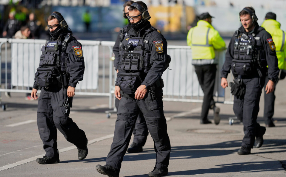 Illustrative: German police officers walks at the Oktoberfest that stays closed after a bomb threatening in Munich, Germany, October 1, 2025
