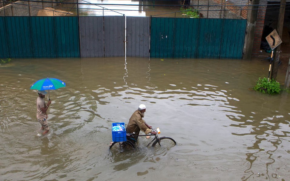 Heavy Rains Trigger Deadly Floods and Landslides Across Sri Lanka