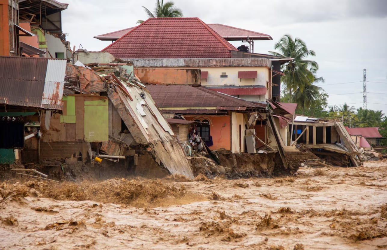 Video: Indonesia Faces Widespread Devastation as Cyclone Senyar Leaves Hundreds Missing