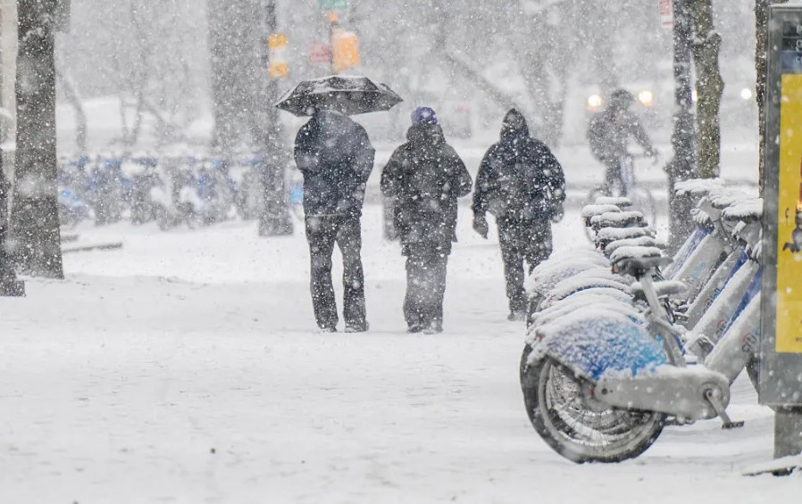 Severe Winter Storm Sweeps Across US Killing at Least 25