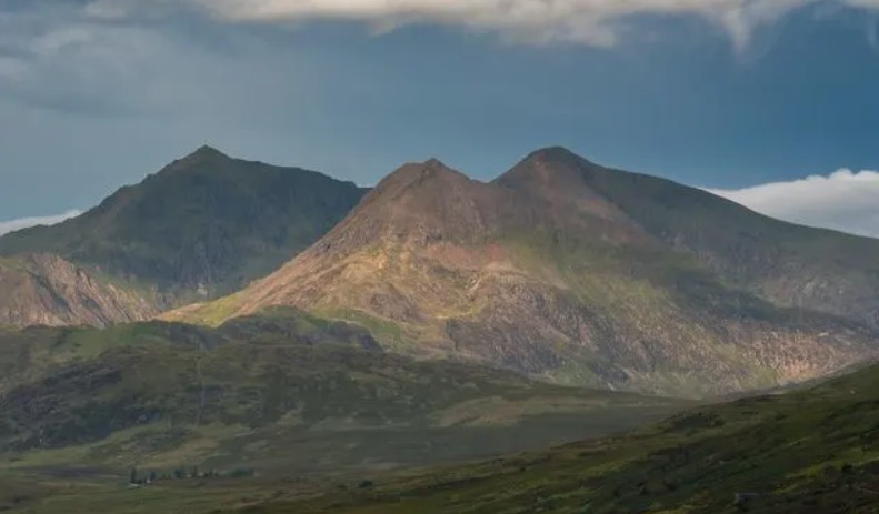 Bodies Found After Winter Search in Eryri Mountains
