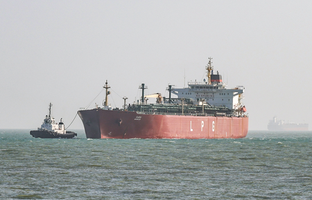 US and Russian Ships Deliver Fuel to India as Hormuz Crisis Disrupts Global Supply